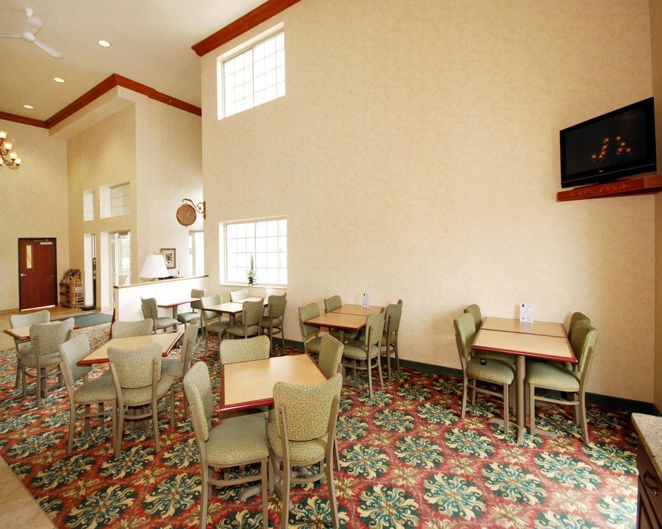 Comfort Suites At Par 4 Resort Waupaca Exterior foto